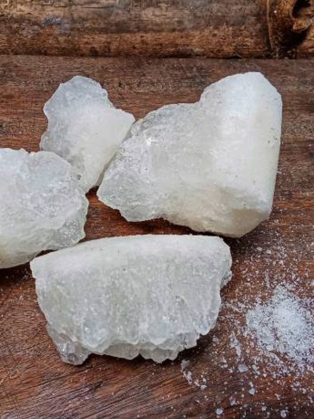 বালিশের নীচে এক টুকরো ফিটকিরি, তারপর যা হবে...