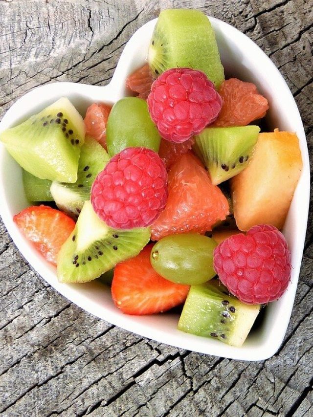 এসব ফল রাতে খাওয়া বিষের সমান, স্বাস্থ্যের ক্ষতি হতে পারে