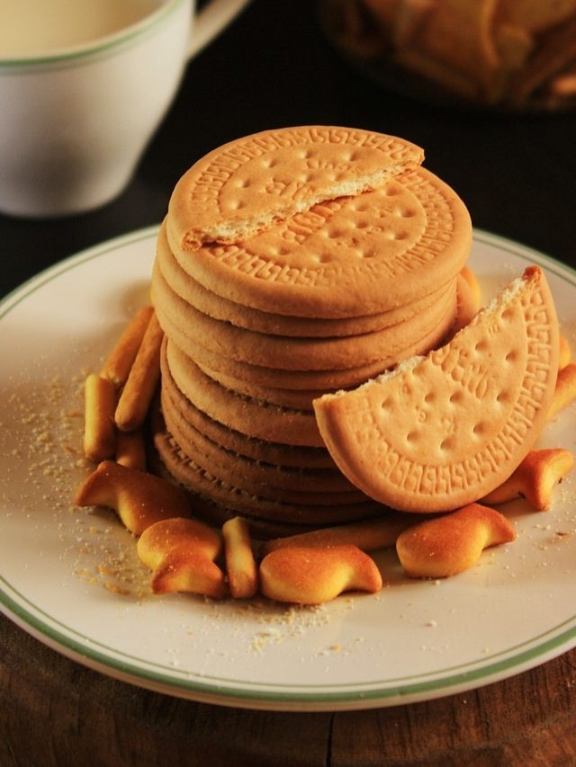 খিদে পেলেই বিস্কুট খান? শরীরের কী ক্ষতি হচ্ছে জানেন?