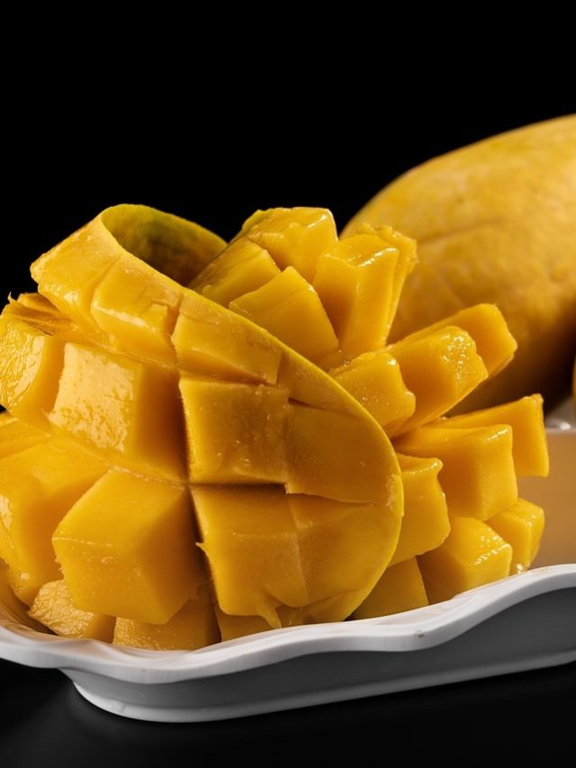 गर्मियों में आम खाने के बाद ना खाएं ये चीजें, होती हैं ये दिक्कतें