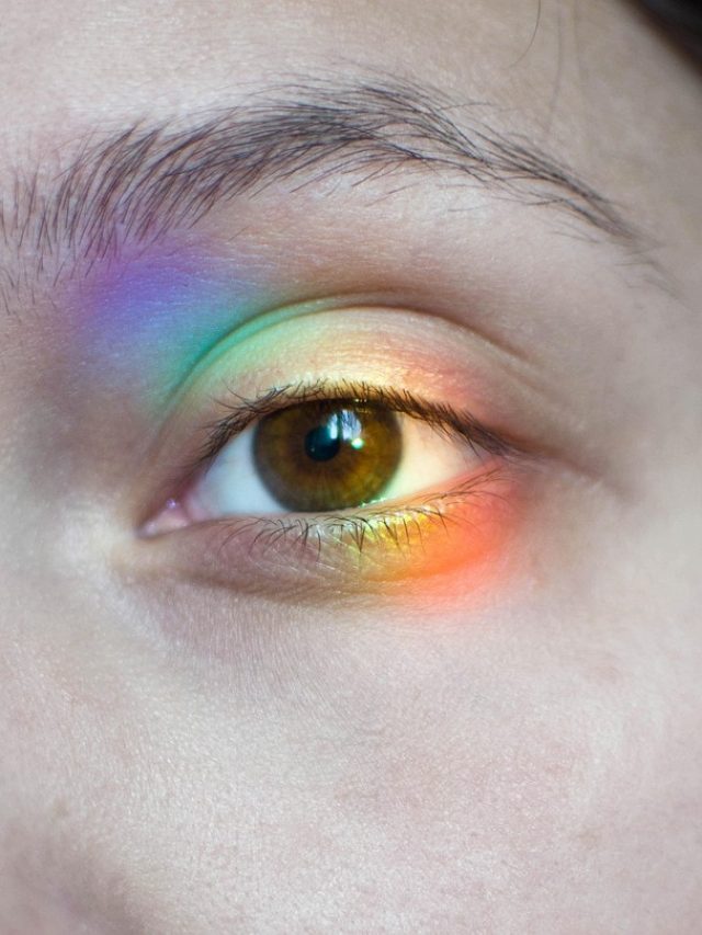 ডান চোখ কাঁপা শুভ না অশুভ ইঙ্গিত? শকুন শাস্ত্র কী বলছে?