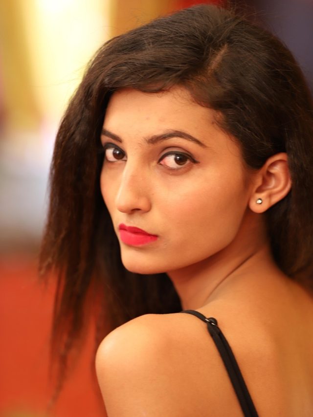 মেয়েটি স্মার্ট ও বুদ্ধিমান, চেনার ৭ উপায় জেনে রাখুন