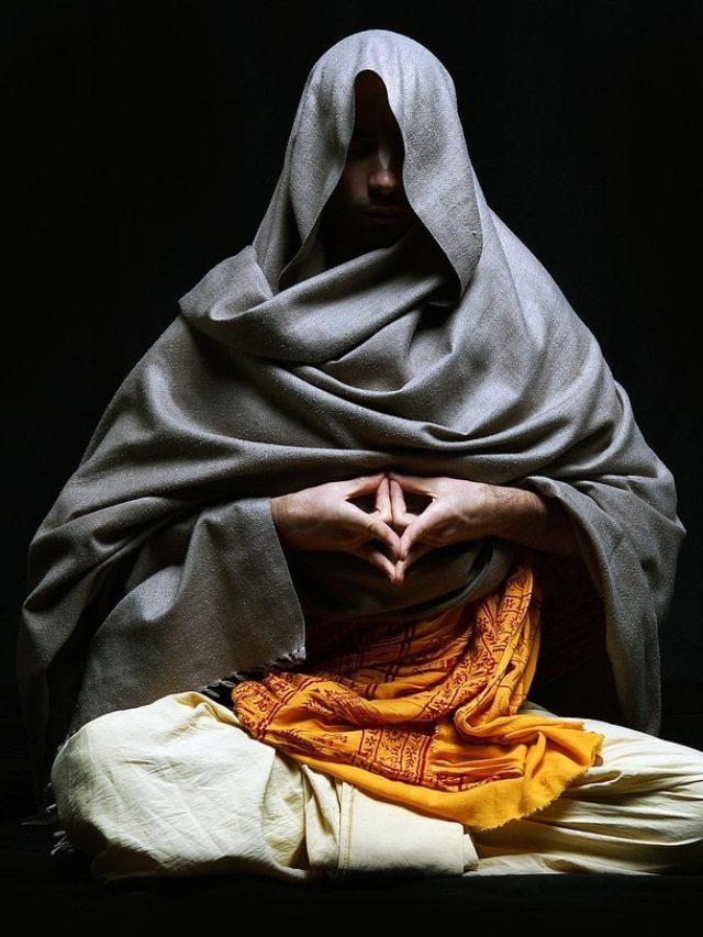 बुरा समय खत्म होने से पहले दिखते हैं ये शुभ संकेत, जीवन में आती हैं सिर्फ खुशियां ही खुशियां