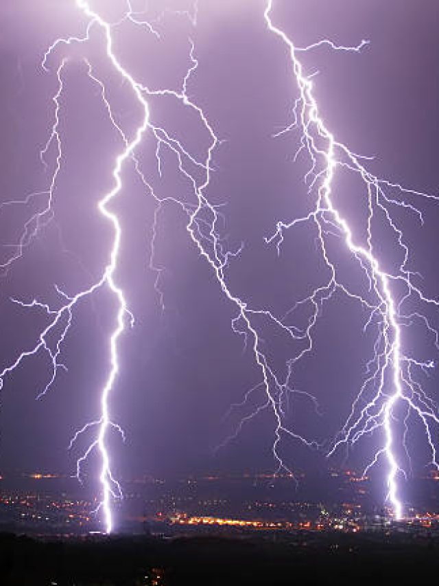 বাজ পড়ার সময় কত ভোল্টের কারেন্ট থাকে? জানলে চমকে যাবেন