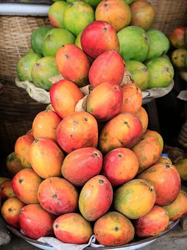 ফলের রাজা তো আম, কিন্তু রানিটা কে জানেন?