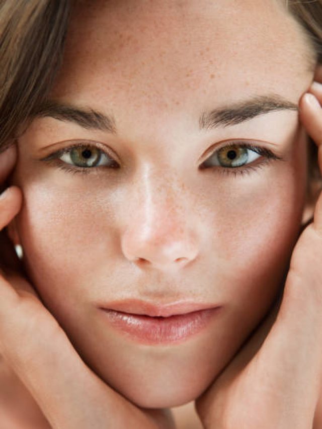 स्किन को नेचुरली बनाना चाहते हैं ग्लोइंग? इन 3 चीजों को जरूर खाएं