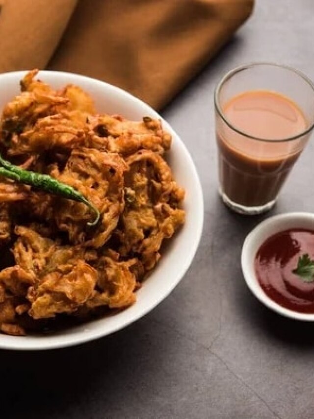 বৃষ্টির দিনে এই ৬ খাবার খেতেই হবে, একমাত্র বাঙালিরাই বুঝবেন