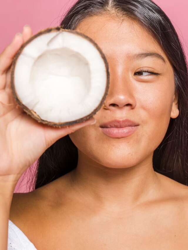 गर्मियों में इस तरह से चेहरे पर लगाएं नारियल तेल, खिल उठेगा चेहरा
