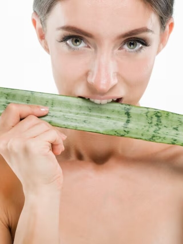 गर्मियों में ग्लोइंग स्किन पाने में मदद करेगा एलोवेरा जेल, ऐसे करें इस्तेमाल