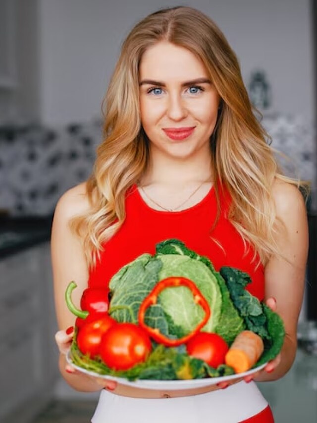 बढ़ती उम्र का असर कम करने के लिए डाइट में शामिल करें ये चीजें