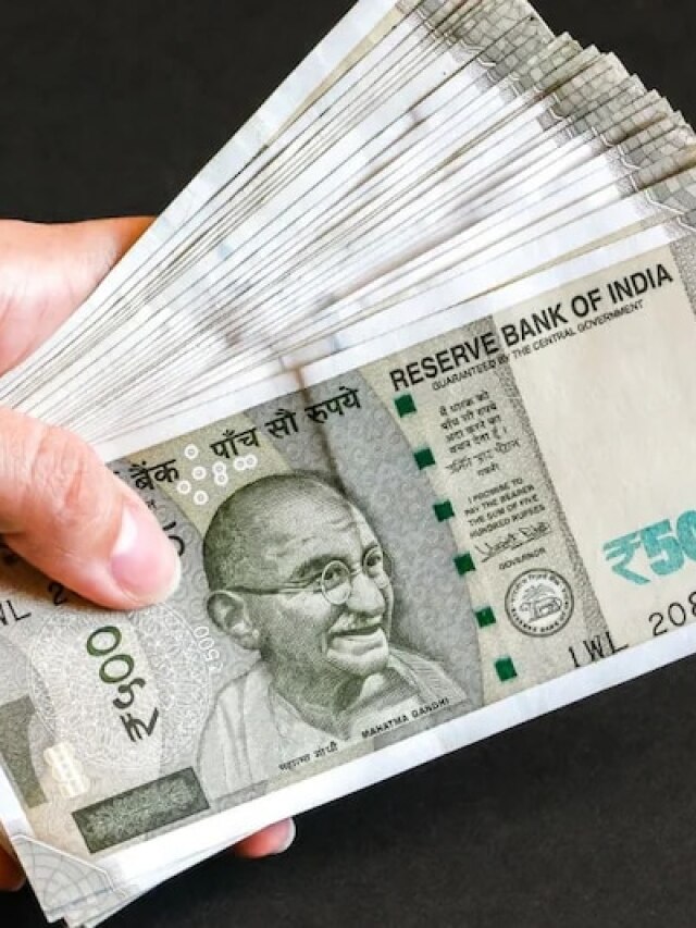 वास्तु टिप्स: इन 3 जगहों पर भूलकर भी न रखें पैसे, वरना रूठ जाएंगी मां लक्ष्मी