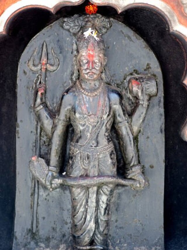 शनि जयंती पर इन राशियों पर साढ़ेसाती का प्रभाव होगा कम, बस करना होगा ये काम