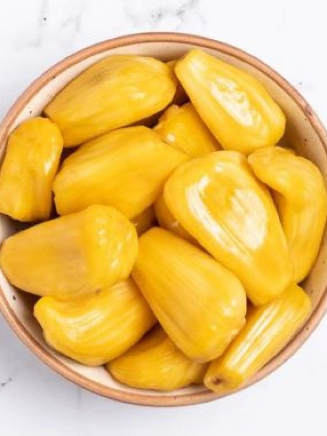 কাঁঠাল কাটবেন, অথচ হাত আঠা হবে না; সহজে খোসা ছাড়ানোর সহজ ট্রিকটা শিখুন