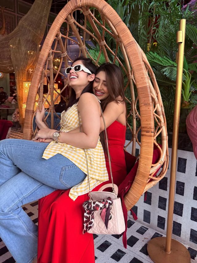 गर्ल्स ट्रिप पर जन्नत-शिवांगी, किचन में बनाया खाना-झरने में नहाईं, स्कूटी पर घूमकर किया चिल