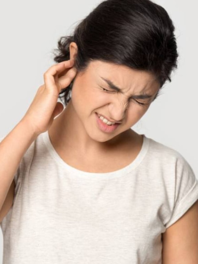 কানের ময়লা পরিষ্কার করার সঠিক উপায় কী? ডাক্তারের টিপস