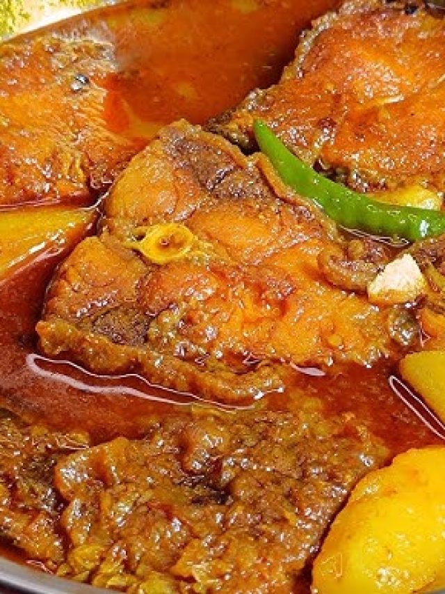 পাইস হোটেলের কাতলার হালকা ঝোল, লাগবে শুধু পেঁয়াজ-রসুন