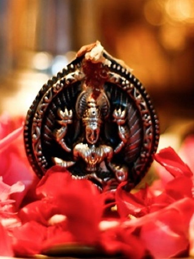 ज्येष्ठ पूर्णिमा की रात जरूर करें ये एक काम, घर में पैसों का अंबार लगा देंगी मां लक्ष्मी