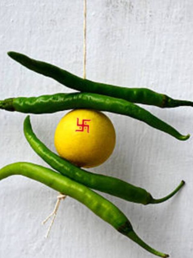 রাস্তায় পড়ে থাকা লেবু-লঙ্কায় পা পড়েছে, জানেন কীসের ইঙ্গিত?