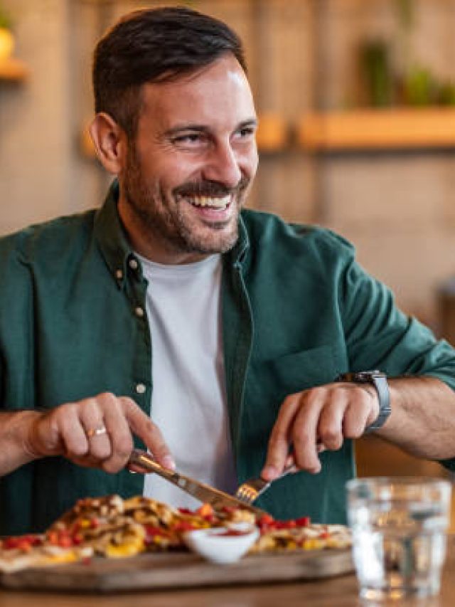 खाना खाने के बाद भूलकर भी ना करें ये 5 काम, बिगड़ सकती है हेल्थ