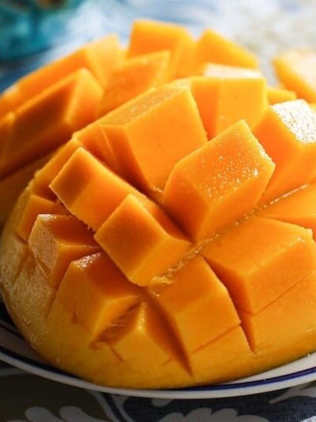 পাকা আমের উপর ছড়িয়ে দিন চিনি, দেখুন কী হয়