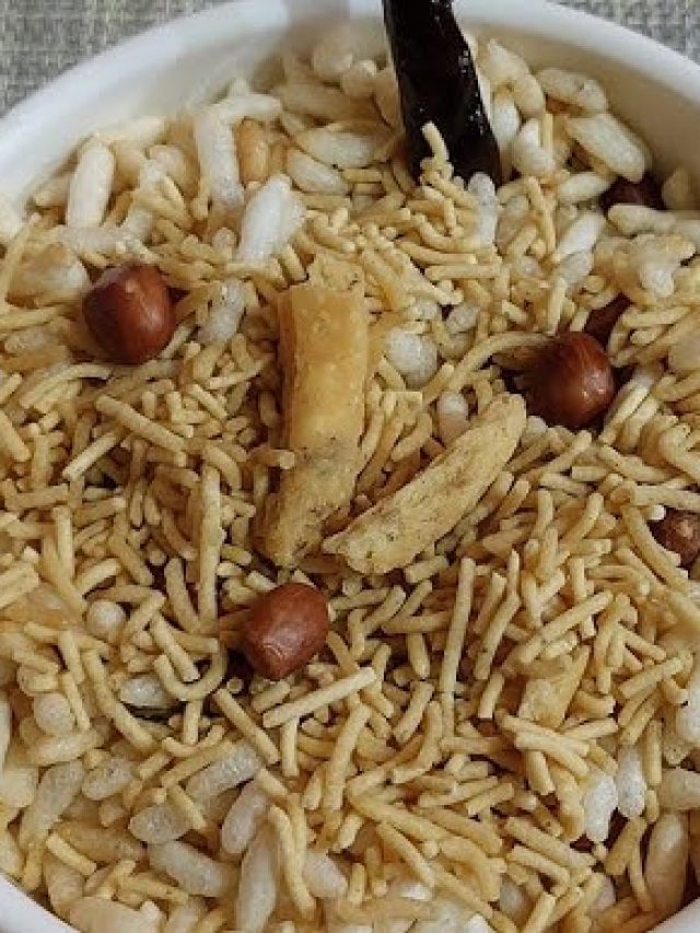 নকল মুড়ি খাচ্ছেন না তো? আসল চেনার টিপস রইল