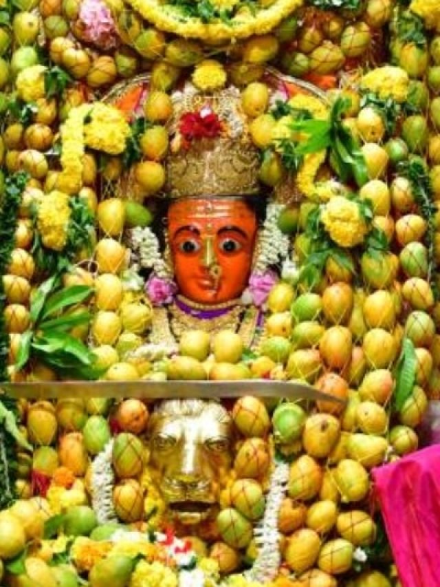 अक्षय तृतीया पर 12000 आमों से सजा मुंबा देवी मंदिर, भक्तों ने लिया आशीर्वाद
