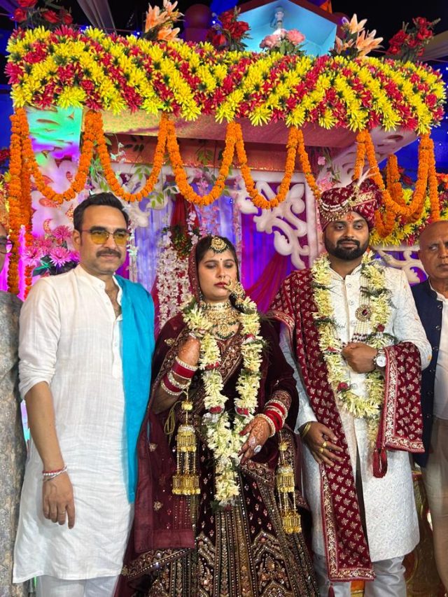 भांजे की शादी में शामिल हुए पंकज त्रिपाठी, गांव में उड़ाया गर्दा, दिया आशीर्वाद
