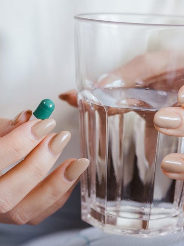 মুড়িমুড়কির মতো পেনকিলার খাচ্ছেন? শরীরে কিন্তু এসব হচ্ছে