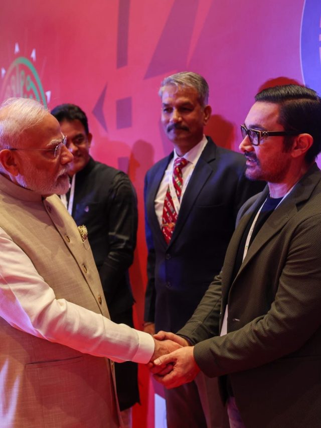 'आपकी अम्मी कैसी हैं?' आमिर खान से पीएम मोदी की मुलाकात, लिया एक्टर की मां का हाल