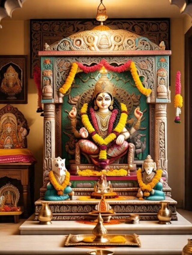 पूजा घर में न करें ये गलतियां, छिन सकती है घर की सुख समृद्धि