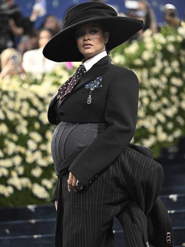 कमर में कोट बांधकर मेट गाला में आई अरबपत‍ि सिंगर! तीसरी बार बनेगी मां, फ्लॉन्ट किया बेबी बंप