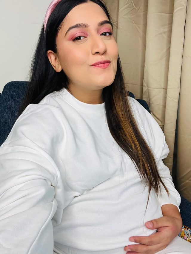 37 की उम्र में मां बनेगी एक्ट्रेस, बेबी बंप थामकर दिए पोज, दिखा ग्लो, बोली- बहुत थकान...