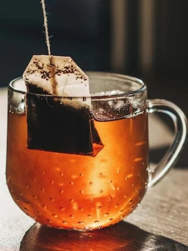 রোজ টি-ব্যাগ ডুবিয়ে চা খাচ্ছেন? এতে কী ক্ষতি হচ্ছে জানেন?