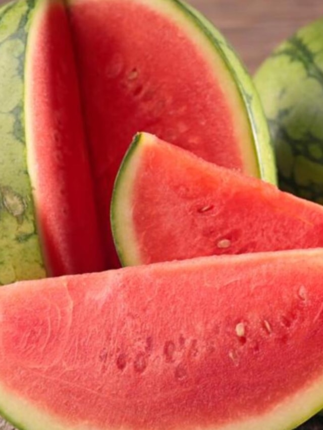 এই ৬ রোগ থাকলে তরমুজ বিষ, জানুন কাদের খাওয়া উচিত নয়