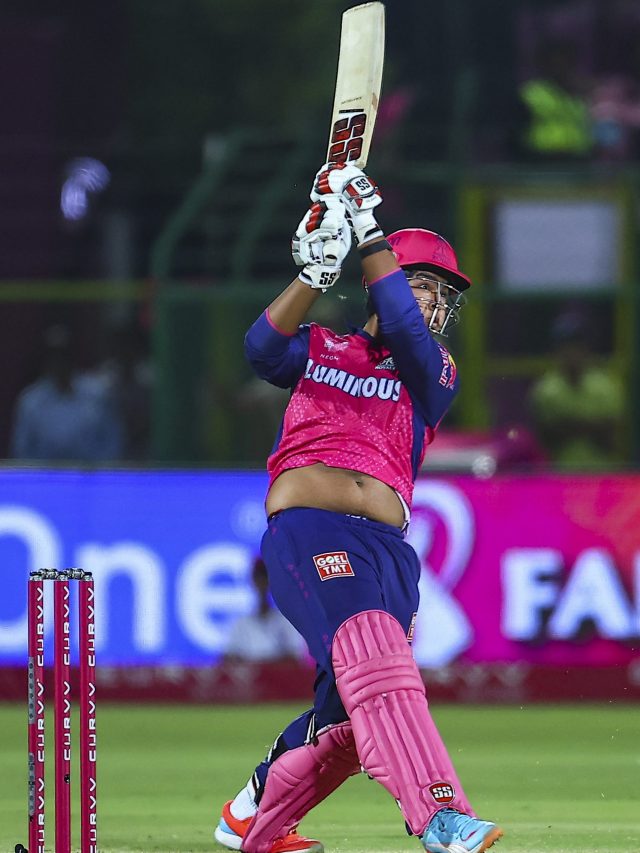 वैभव सूर्यवंशी से बैट मांगने पहुंचा 17 साल का ये खिलाड़ी, देखें मजेदार Video