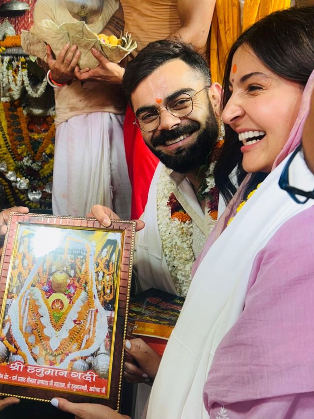 चुनरी ओढ़े अनुष्का ने लिया बजरंग बली का आशीर्वाद, कोहली संग धार्मिक यात्रा पर एक्ट्रेस