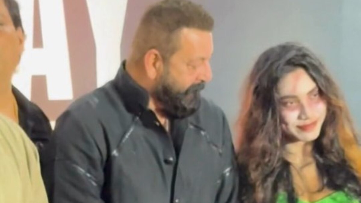 खुद को भूतनियों से घिरा पाकर घबराए संजय दत्त, उड़ी हवाइयां, देखकर यूजर्स बोले- अरे  बाबा