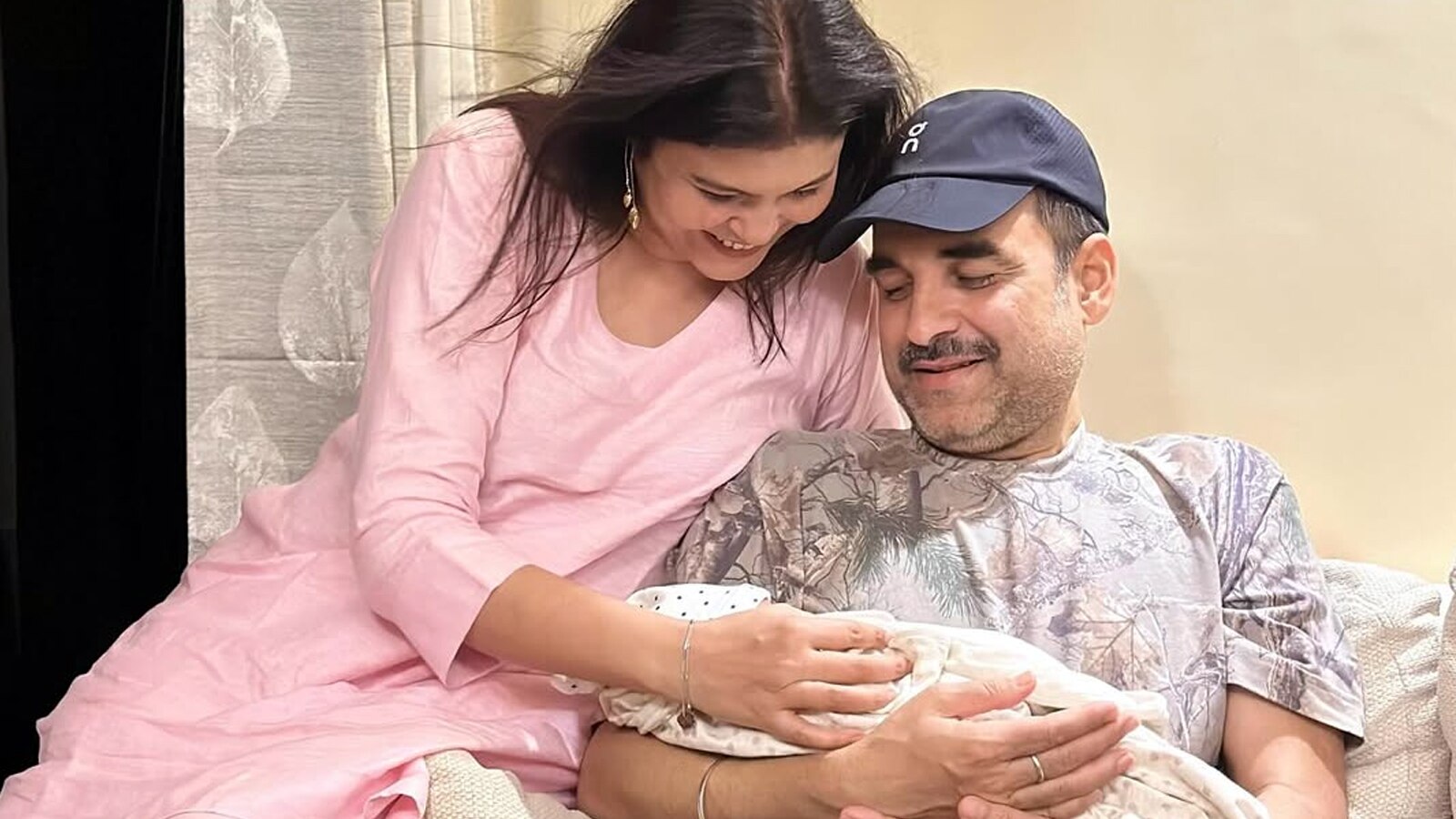 ताऊ बने पंकज त्रिपाठी, कॉमेडियन परितोष त्रिपाठी की बेटी पर लुटाया प्यार, दिखाई झलक