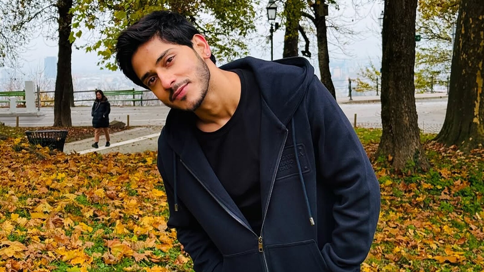 23 साल का ये यूट्यूबर कौन? 'द ट्रेटर्स' में मचा रहा धूम, भोजपुरी स्टार्स को कॉपी कर मिला फेम