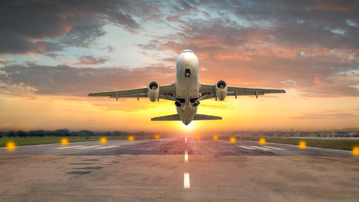 कितना सेफ है फ्लाइट में सफर, कौन सी सीट होती है सबसे सुरक्षित? क्या कहते हैं एक्सपर्ट