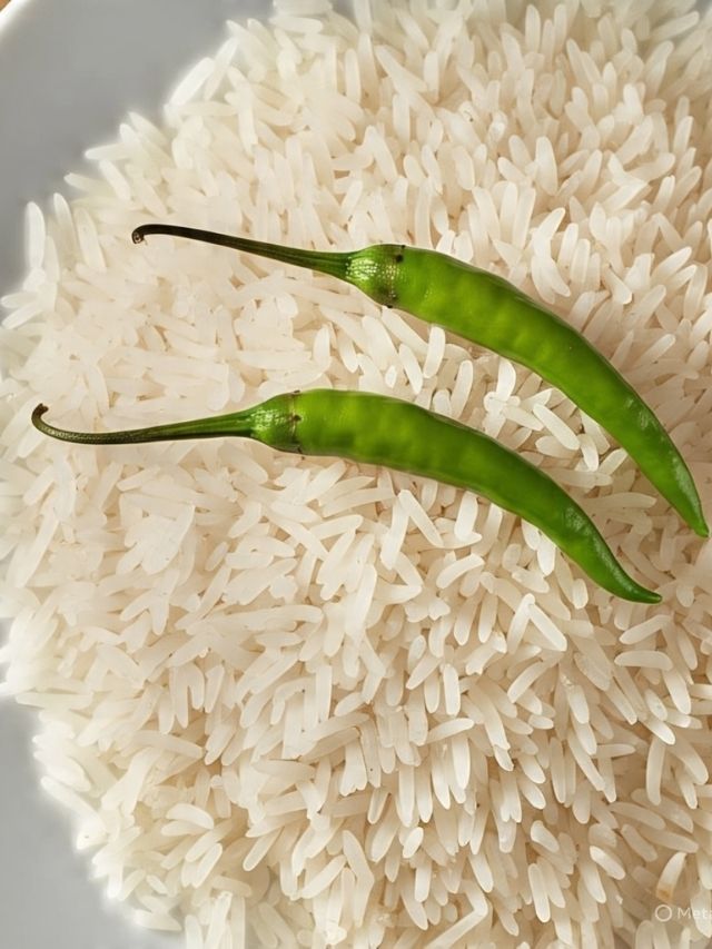 গরম ভাতে কাঁচালঙ্কা খেলে কী উপকার পাবেন?