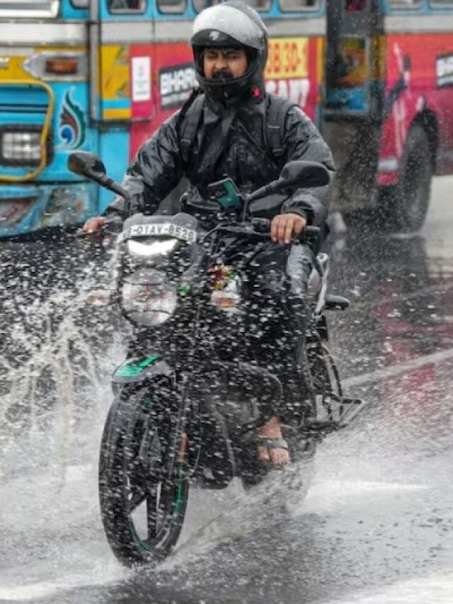 বর্ষায় বিক্রি বেড়ে যায় এই জিনিসগুলির, জেনে নিন