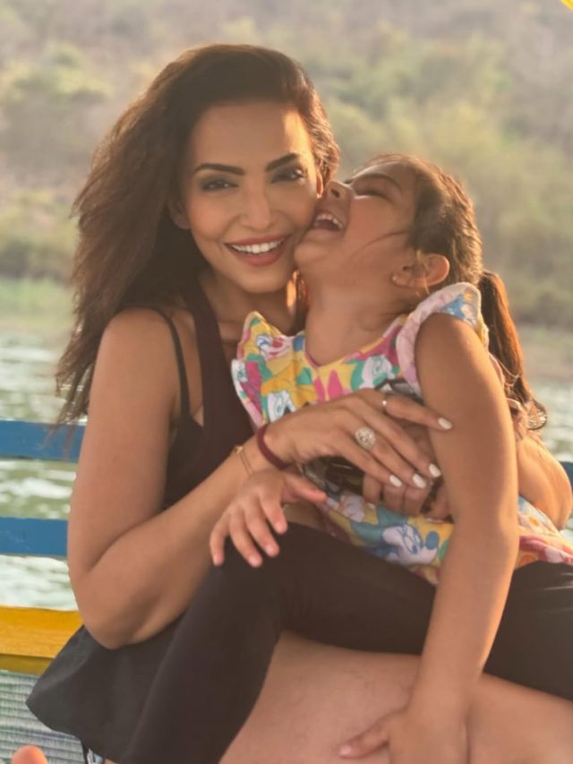 बेटी की खातिर भुलाया तलाक का गम, एक्ट्रेस अकेले संभाल रही जिम्मेदारी