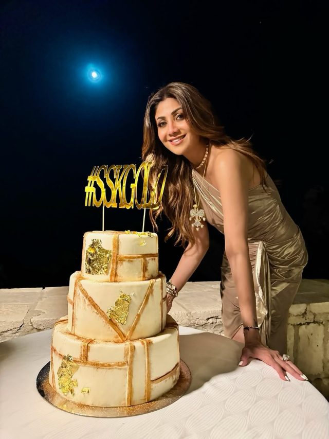 50 साल की हुईं शिल्पा, पति ने रखी ग्रैंड पार्टी, आतिशबाजी देख हुईं एक्साइटेड, Video