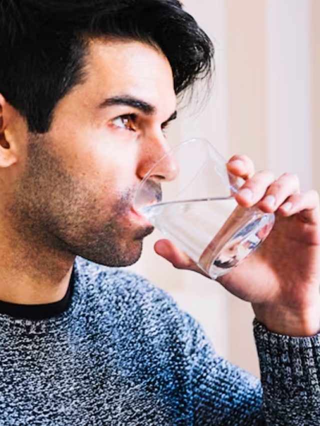 क्या होगा यदि रोजाना 10 गिलास पानी पिएंगे? शरीर में दिखेगा ऐसा असर