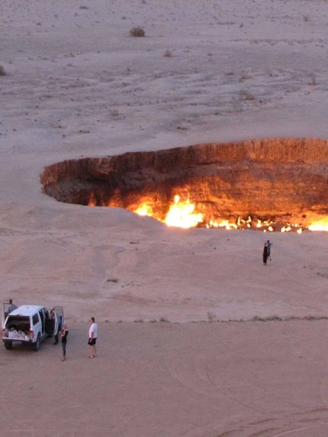 यहां खुला है 'नर्क का दरवाजा...',  दशकों से धधक रही है आग, जानें इसका रहस्य