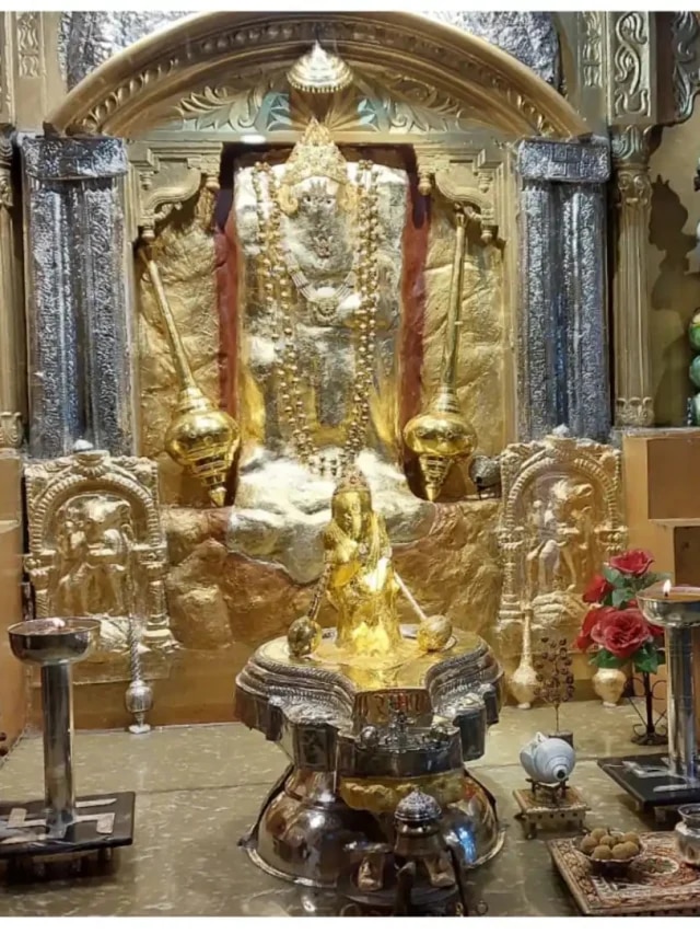 এই মন্দিরে ভূতেদের ক্লাস করানো হয়, চলে বেধড়ক মারধরও