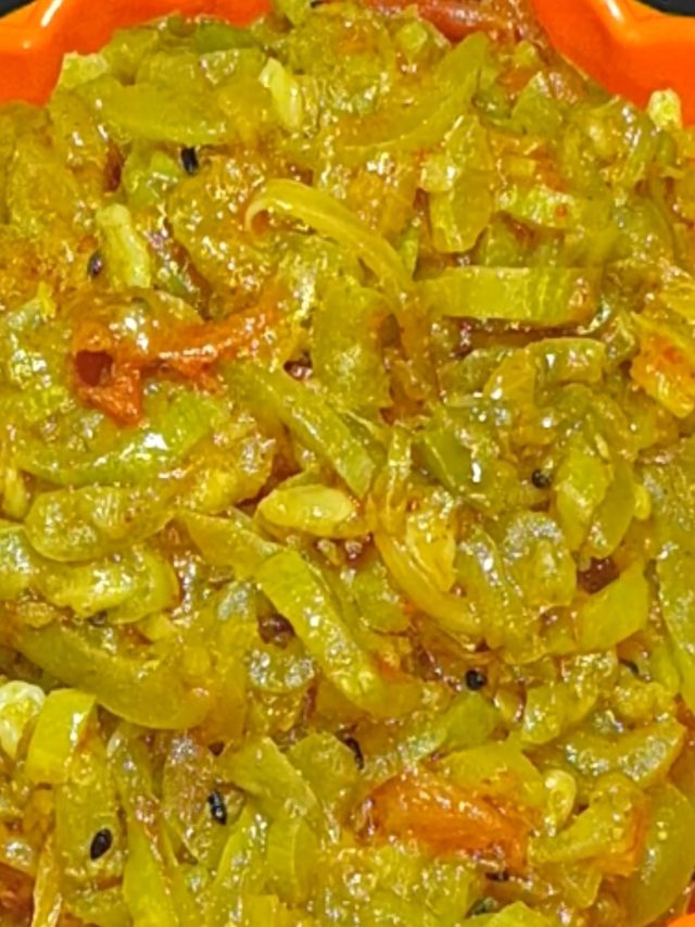 এভাবে বানান চিচিঙ্গার তরকারি, ভাত খাবেন একথালা