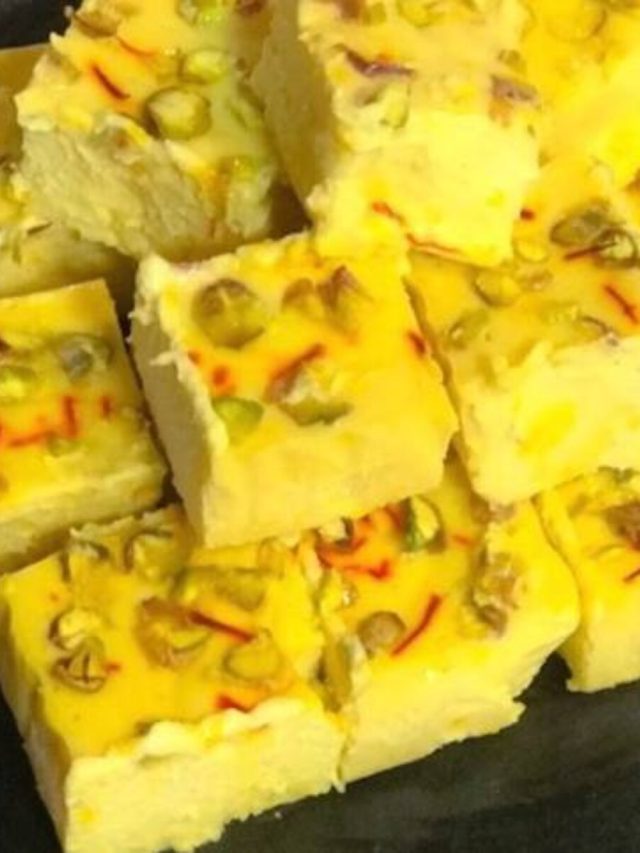 বাজারে প্রচুর পাকা আম, এভাবে চটজলদি বানিয়ে ফেলুন ভাপা সন্দেশ