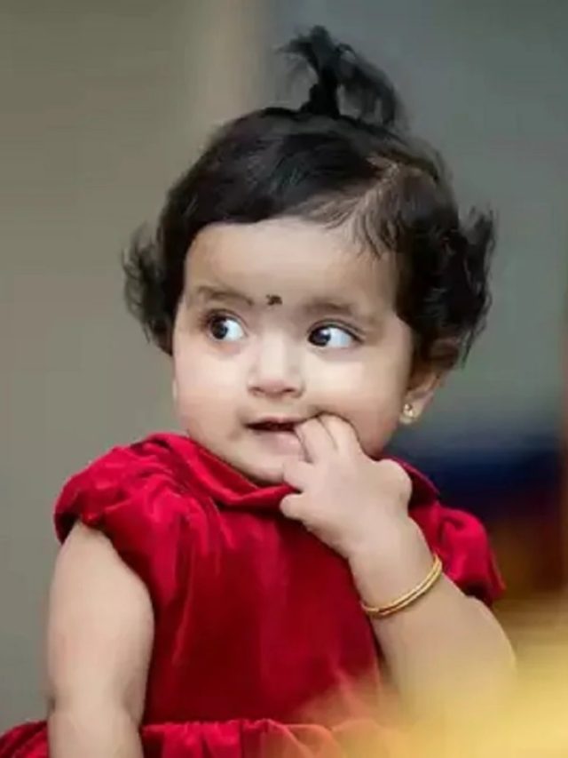 সারাক্ষণ  আঙুল চোষে সন্তান?  বদভ্যাস ছাড়ান ৭ উপায়ে